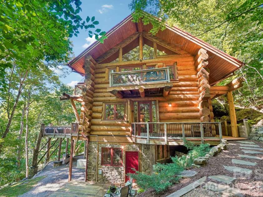 476 Waterford Drive, Maggie Valley, NC 28751.  MLS# CAR4423224, YatesRealty ID 50368. Architectural Details