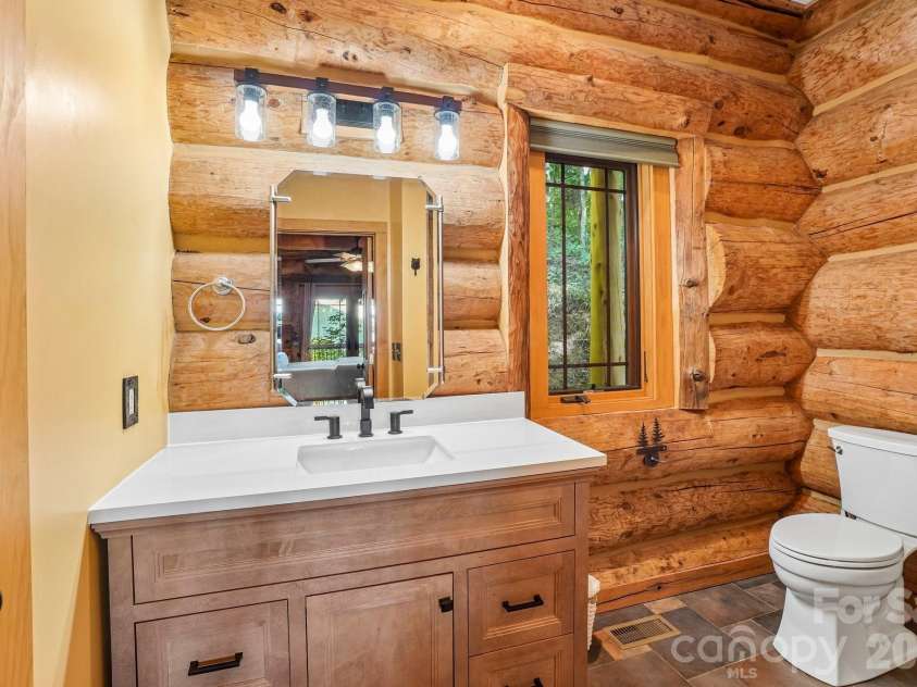 476 Waterford Drive, Maggie Valley, NC 28751.  MLS# CAR4423224, YatesRealty ID 50368. Ensuite bath