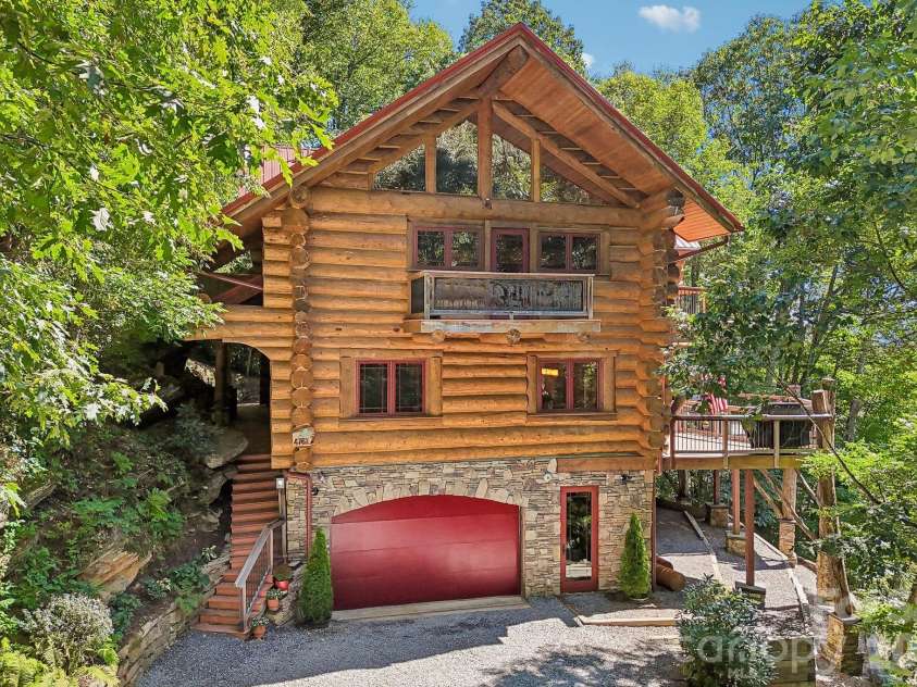 476 Waterford Drive, Maggie Valley, NC 28751.  MLS# CAR4423224, YatesRealty ID 50368. Garage and parking side