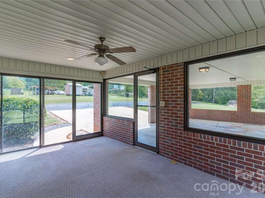 5271 Harris Farm Road, Hickory, NC 28602.  MLS# CAR4423168, YatesRealty ID 50369. 
