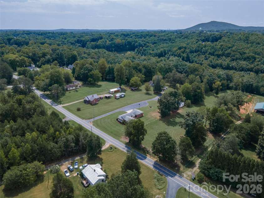 5271 Harris Farm Road, Hickory, NC 28602.  MLS# CAR4423168, YatesRealty ID 50369. 