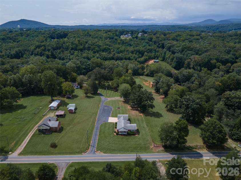 5271 Harris Farm Road, Hickory, NC 28602.  MLS# CAR4423168, YatesRealty ID 50369. 