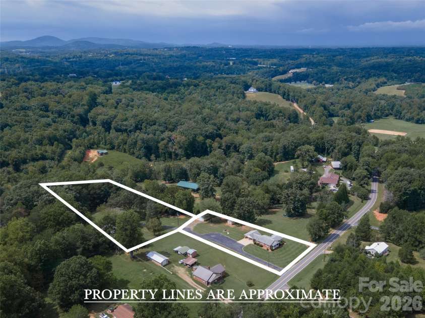 5271 Harris Farm Road, Hickory, NC 28602.  MLS# CAR4423168, YatesRealty ID 50369. 