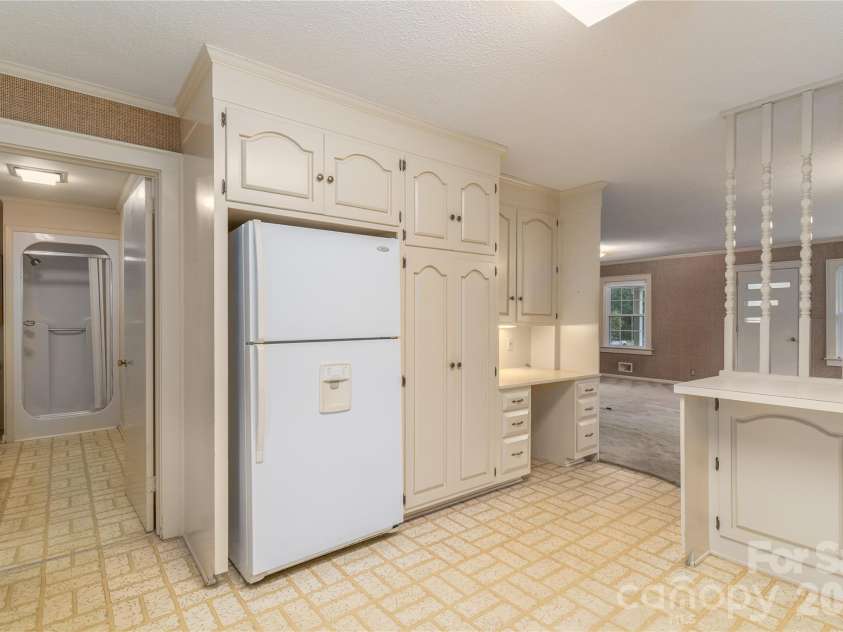 5271 Harris Farm Road, Hickory, NC 28602.  MLS# CAR4423168, YatesRealty ID 50369. 