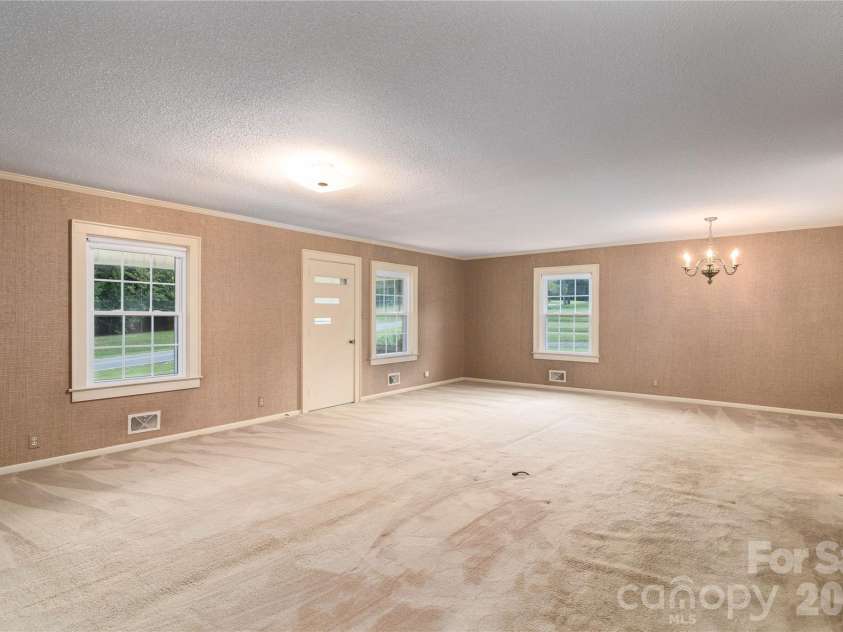 5271 Harris Farm Road, Hickory, NC 28602.  MLS# CAR4423168, YatesRealty ID 50369. 