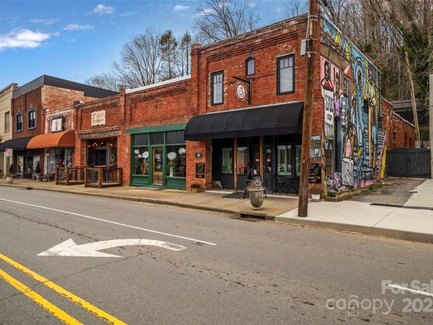 186 South Slope Lane, Old Fort, NC 28762.  MLS# CAR4217959, YatesRealty ID 5037. Downtown Old Fort