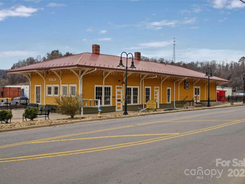 186 South Slope Lane, Old Fort, NC 28762.  MLS# CAR4217959, YatesRealty ID 5037. Downtown Old Fort