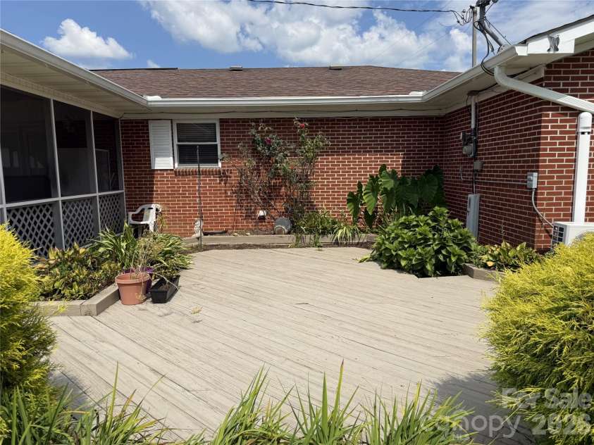 251 Rodney Orr ByPass, Robbinsville, NC 28771.  MLS# CAR4423007, YatesRealty ID 50370. 
