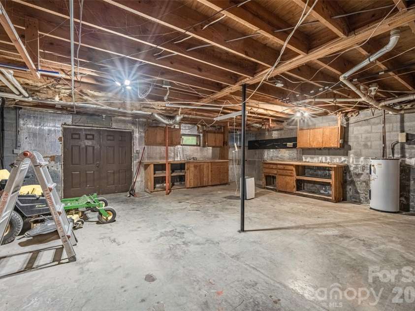 565 Oak Ridge Run, Salisbury, NC 28146.  MLS# CAR4423097, YatesRealty ID 50377. Basement workshop