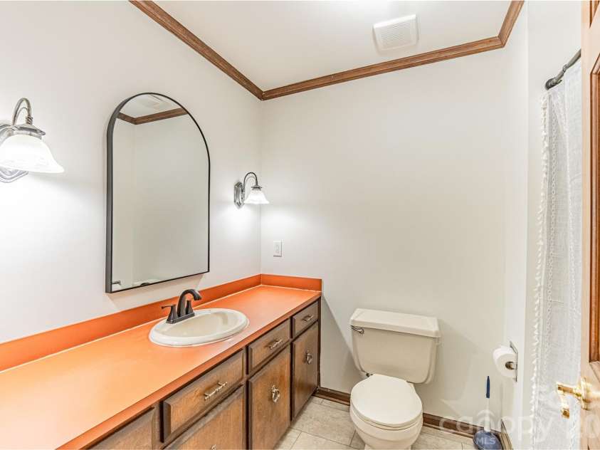 565 Oak Ridge Run, Salisbury, NC 28146.  MLS# CAR4423097, YatesRealty ID 50377. Bathroom