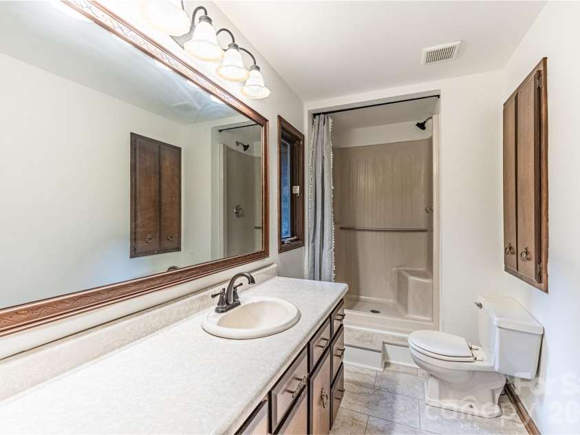 565 Oak Ridge Run, Salisbury, NC 28146.  MLS# CAR4423097, YatesRealty ID 50377. Bathroom