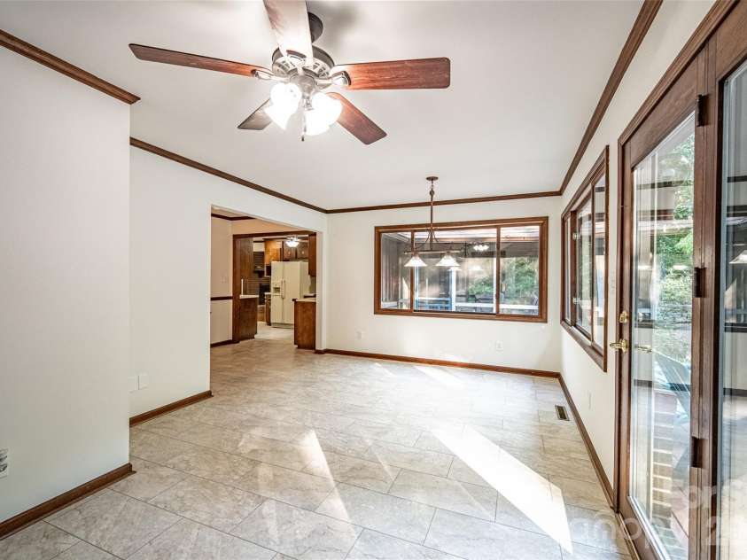 565 Oak Ridge Run, Salisbury, NC 28146.  MLS# CAR4423097, YatesRealty ID 50377. Dining and entertainment area