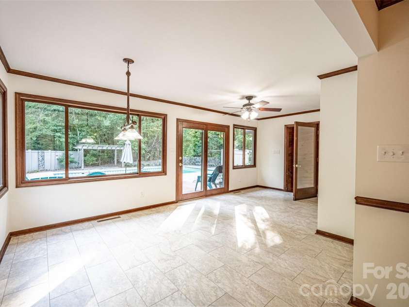 565 Oak Ridge Run, Salisbury, NC 28146.  MLS# CAR4423097, YatesRealty ID 50377. Dining and entertainment area
