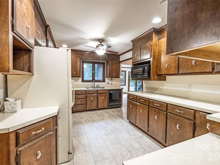 565 Oak Ridge Run, Salisbury, NC 28146.  MLS# CAR4423097, YatesRealty ID 50377. Kitchen