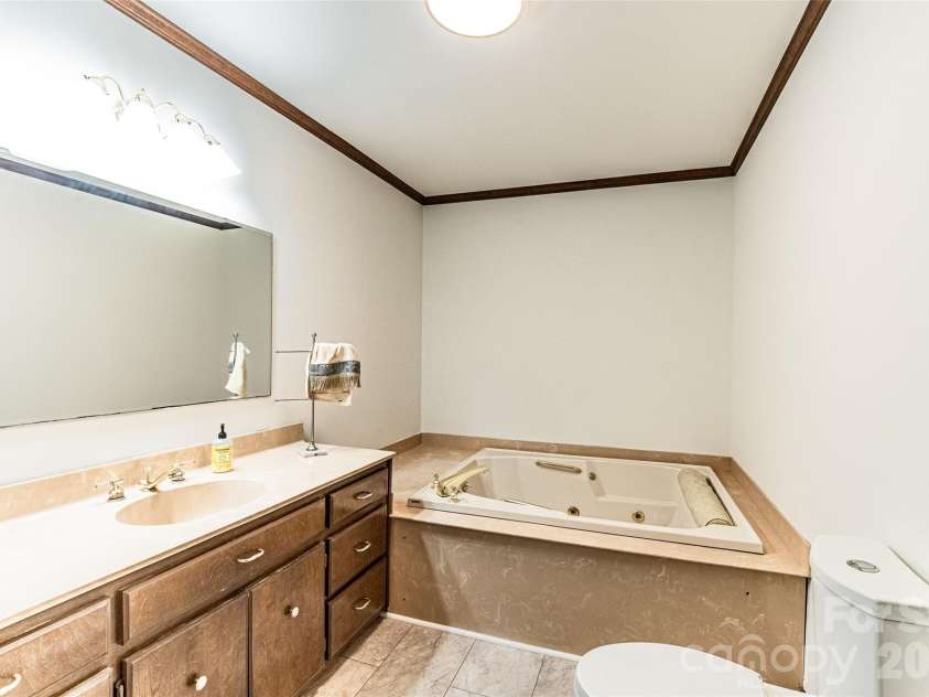 565 Oak Ridge Run, Salisbury, NC 28146.  MLS# CAR4423097, YatesRealty ID 50377. Primary bathroom