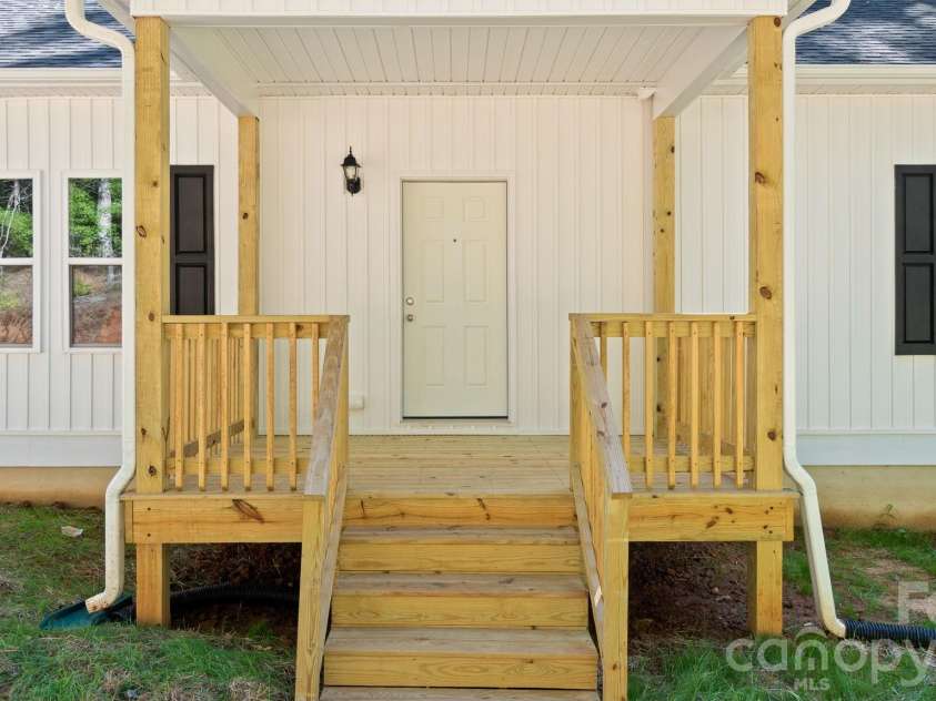 2820 rock chimney Circle, Lancaster, SC 29720.  MLS# CAR4423731, YatesRealty ID 50379. 