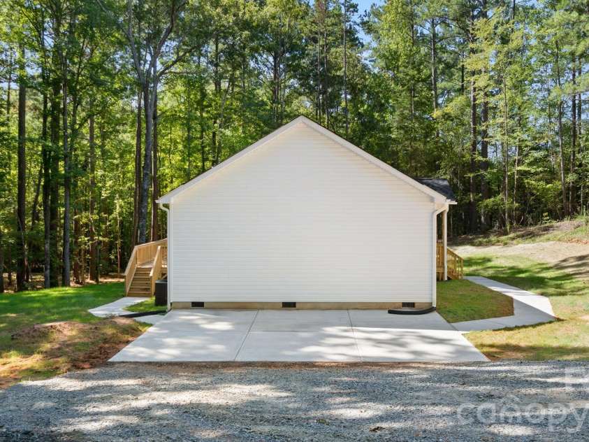 2820 rock chimney Circle, Lancaster, SC 29720.  MLS# CAR4423731, YatesRealty ID 50379. 
