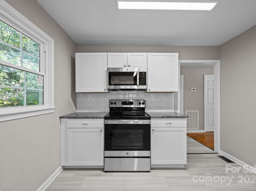 31 Raleigh Lane, Hot Springs, NC 28743.  MLS# CAR4180549, YatesRealty ID 5038. 