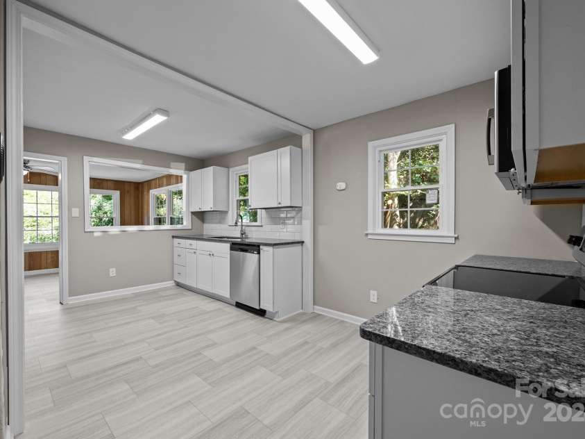 31 Raleigh Lane, Hot Springs, NC 28743.  MLS# CAR4180549, YatesRealty ID 5038. 