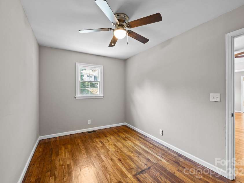 31 Raleigh Lane, Hot Springs, NC 28743.  MLS# CAR4180549, YatesRealty ID 5038. 