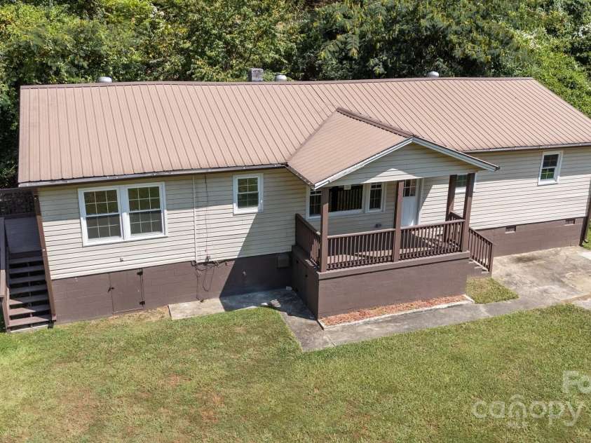 31 Raleigh Lane, Hot Springs, NC 28743.  MLS# CAR4180549, YatesRealty ID 5038. 