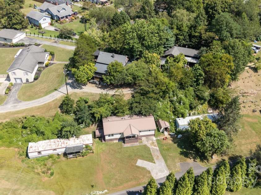 31 Raleigh Lane, Hot Springs, NC 28743.  MLS# CAR4180549, YatesRealty ID 5038. 