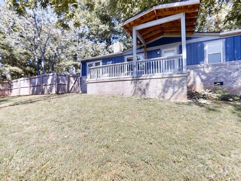 7 Fieldtop Lane, Arden, NC 28704.  MLS# CAR4423200, YatesRealty ID 50381. 