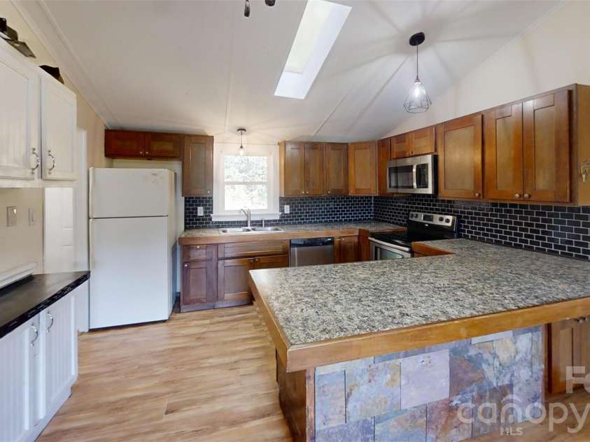 7 Fieldtop Lane, Arden, NC 28704.  MLS# CAR4423200, YatesRealty ID 50381. 