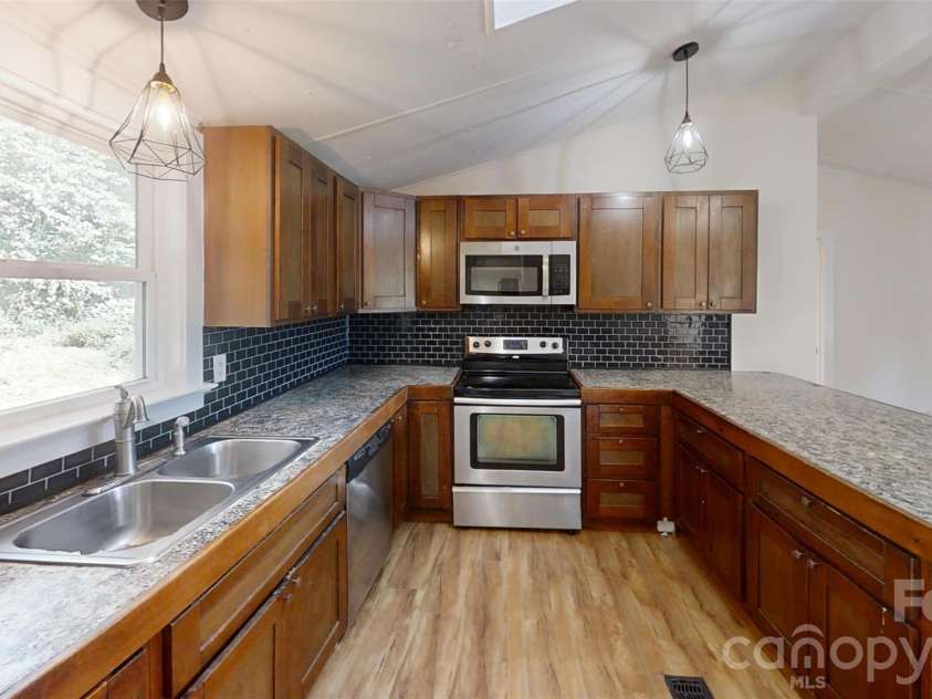 7 Fieldtop Lane, Arden, NC 28704.  MLS# CAR4423200, YatesRealty ID 50381. 