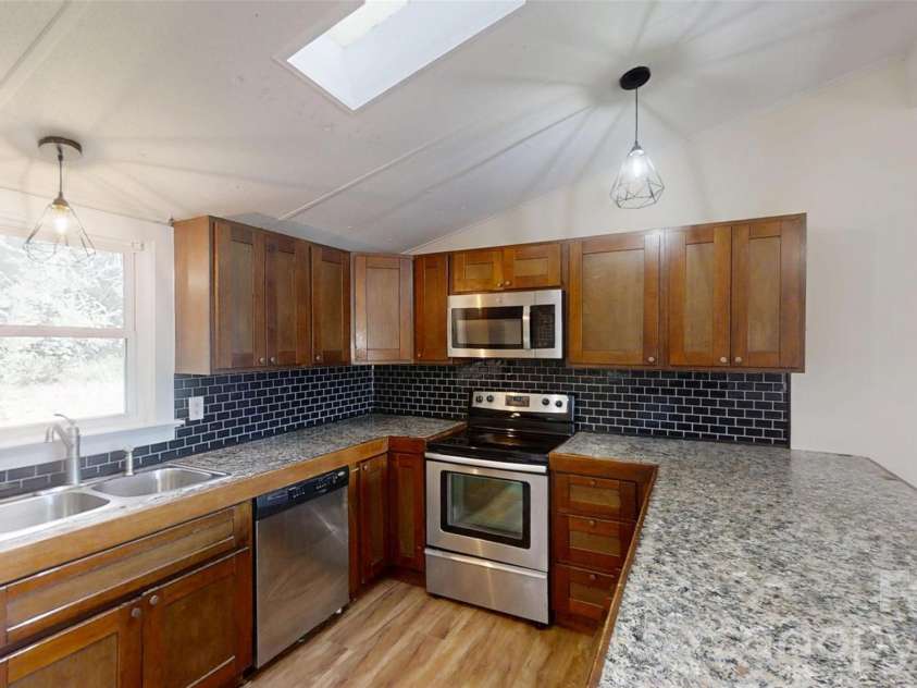 7 Fieldtop Lane, Arden, NC 28704.  MLS# CAR4423200, YatesRealty ID 50381. 