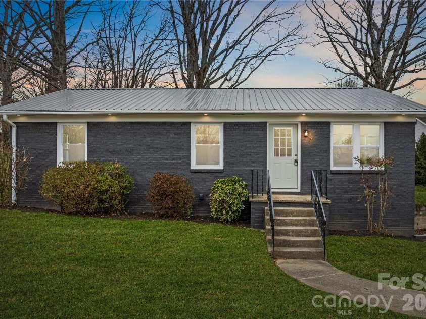 7 Browndale Road, Asheville, NC 28805.  MLS# CAR4421393, YatesRealty ID 50382. 