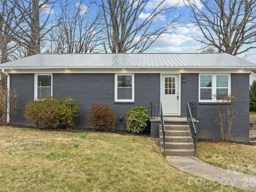 7 Browndale Road, Asheville, NC 28805.  MLS# CAR4421393, YatesRealty ID 50382. 