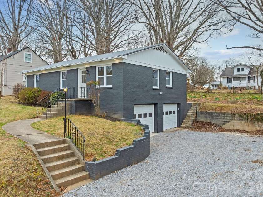 7 Browndale Road, Asheville, NC 28805.  MLS# CAR4421393, YatesRealty ID 50382. 