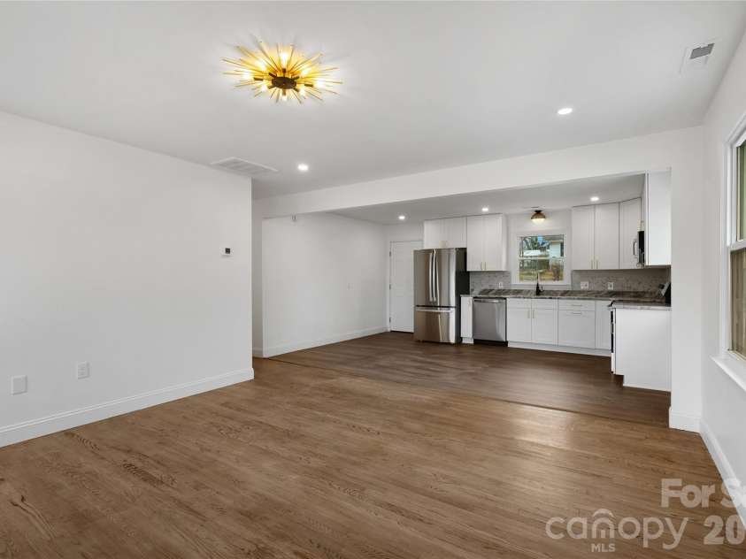7 Browndale Road, Asheville, NC 28805.  MLS# CAR4421393, YatesRealty ID 50382. 