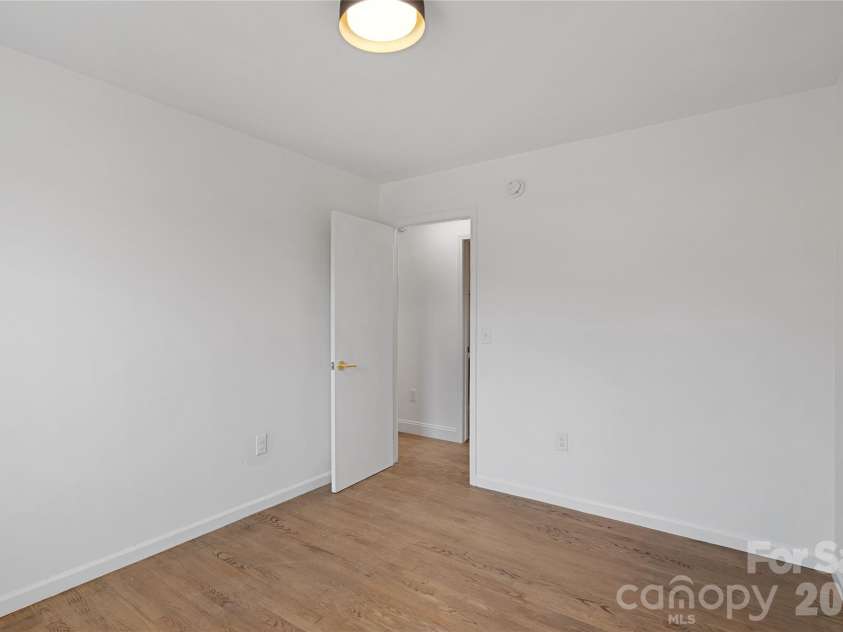7 Browndale Road, Asheville, NC 28805.  MLS# CAR4421393, YatesRealty ID 50382. 