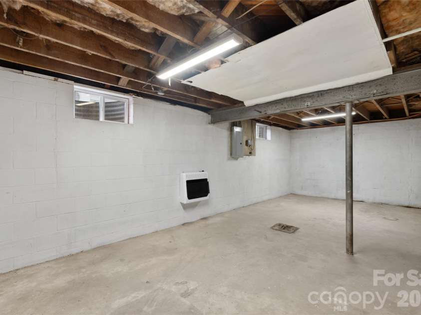 7 Browndale Road, Asheville, NC 28805.  MLS# CAR4421393, YatesRealty ID 50382. 