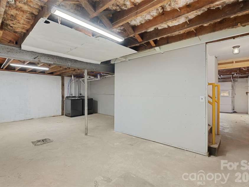 7 Browndale Road, Asheville, NC 28805.  MLS# CAR4421393, YatesRealty ID 50382. 