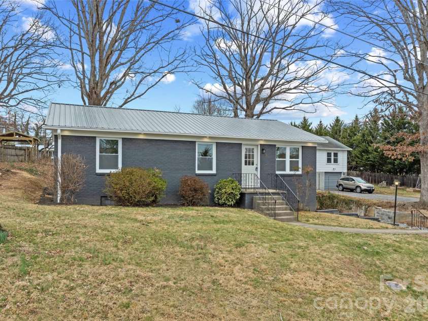 7 Browndale Road, Asheville, NC 28805.  MLS# CAR4421393, YatesRealty ID 50382. 