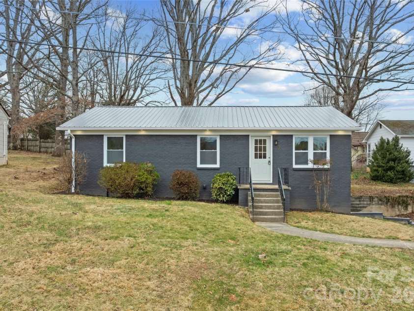 7 Browndale Road, Asheville, NC 28805.  MLS# CAR4421393, YatesRealty ID 50382. 