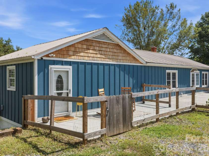 2119 Pisgah Drive, Canton, NC 28716.  MLS# CAR4421385, YatesRealty ID 50383. 