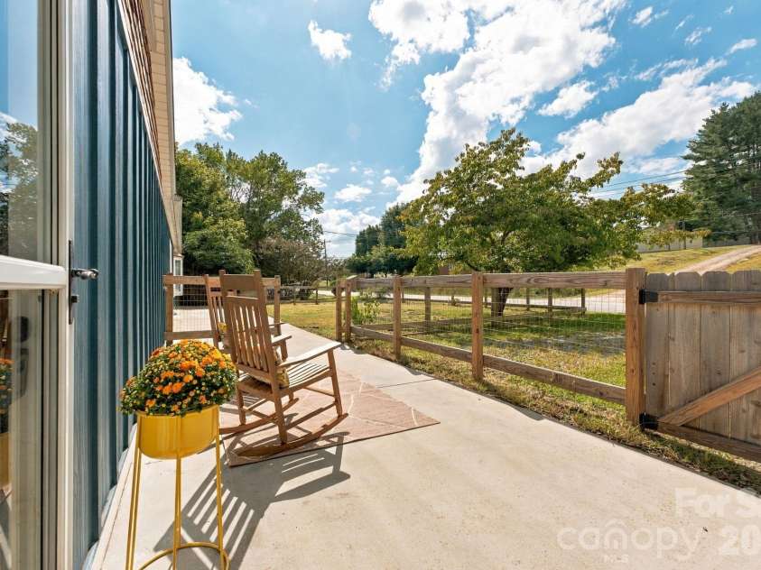 2119 Pisgah Drive, Canton, NC 28716.  MLS# CAR4421385, YatesRealty ID 50383. 