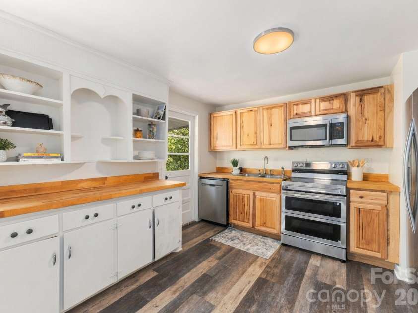 2119 Pisgah Drive, Canton, NC 28716.  MLS# CAR4421385, YatesRealty ID 50383. 