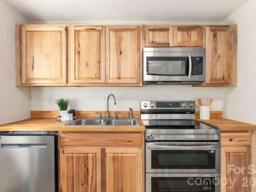 2119 Pisgah Drive, Canton, NC 28716.  MLS# CAR4421385, YatesRealty ID 50383. 