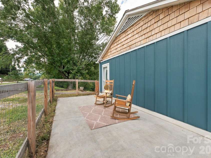 2119 Pisgah Drive, Canton, NC 28716.  MLS# CAR4421385, YatesRealty ID 50383. 