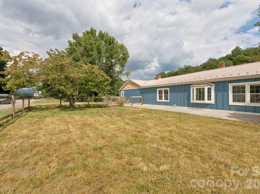 2119 Pisgah Drive, Canton, NC 28716.  MLS# CAR4421385, YatesRealty ID 50383. 