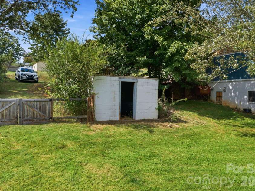 2119 Pisgah Drive, Canton, NC 28716.  MLS# CAR4421385, YatesRealty ID 50383. 