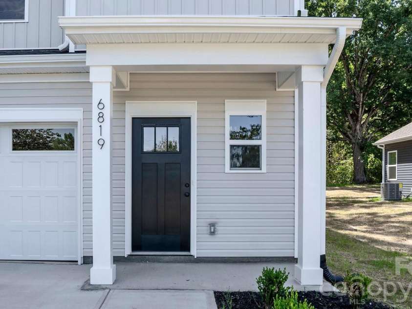 6819 Mint Street, Charlotte, NC 28214.  MLS# CAR4422512, YatesRealty ID 50384. 