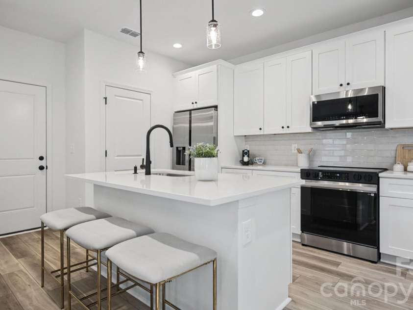 6819 Mint Street, Charlotte, NC 28214.  MLS# CAR4422512, YatesRealty ID 50384. 