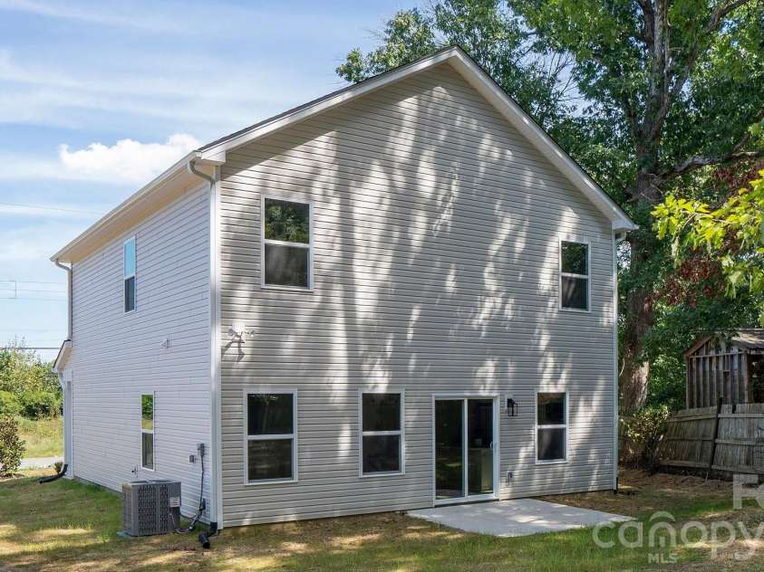 6819 Mint Street, Charlotte, NC 28214.  MLS# CAR4422512, YatesRealty ID 50384. 