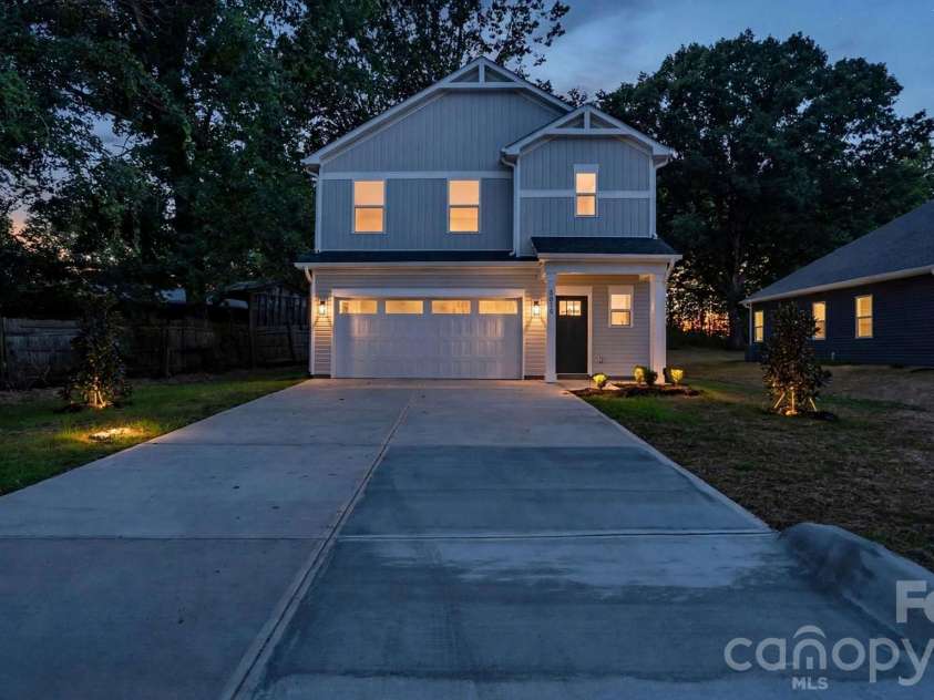 6819 Mint Street, Charlotte, NC 28214.  MLS# CAR4422512, YatesRealty ID 50384. 